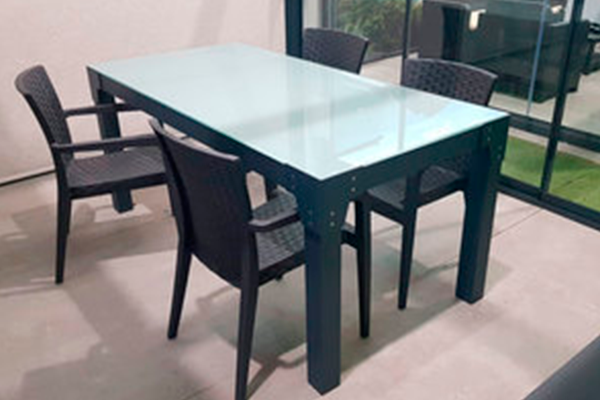 Mesa KUBiKA de Cristal em Alumínio Preto 